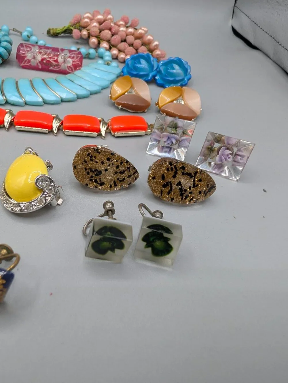 Vintage Early Plastic Jewelry, 12 Pairs Earrings +more - Picture 3 of 14